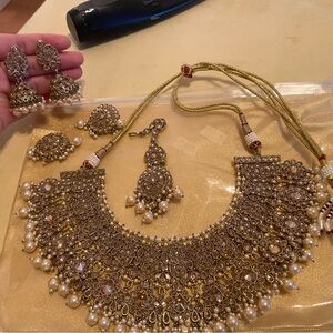 Elegant Gold and Pearl bridal Necklace Set